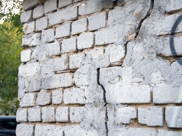 Cracked Brick Wall Repair in Federal Way